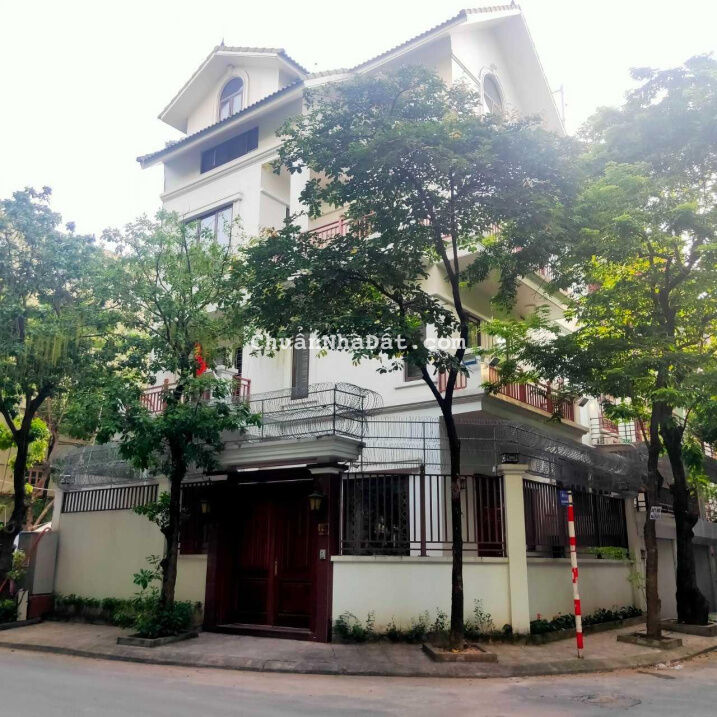 Chính chủ cần bán gấp biệt thự KĐT Mỹ Đình 220m2, đường rộng, View thoáng, giá 38 tỷ