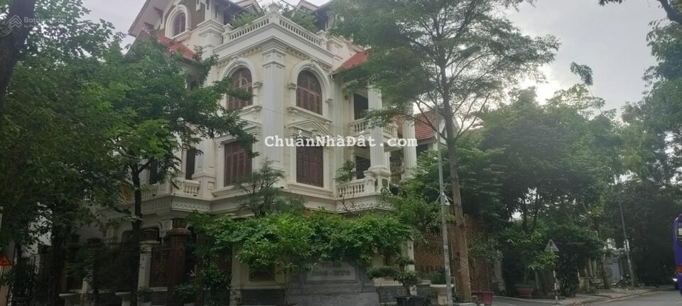 Chính chủ cần bán gấp biệt thự KĐT Mỹ Đình 220m2, đường rộng, View thoáng, giá 38 tỷ