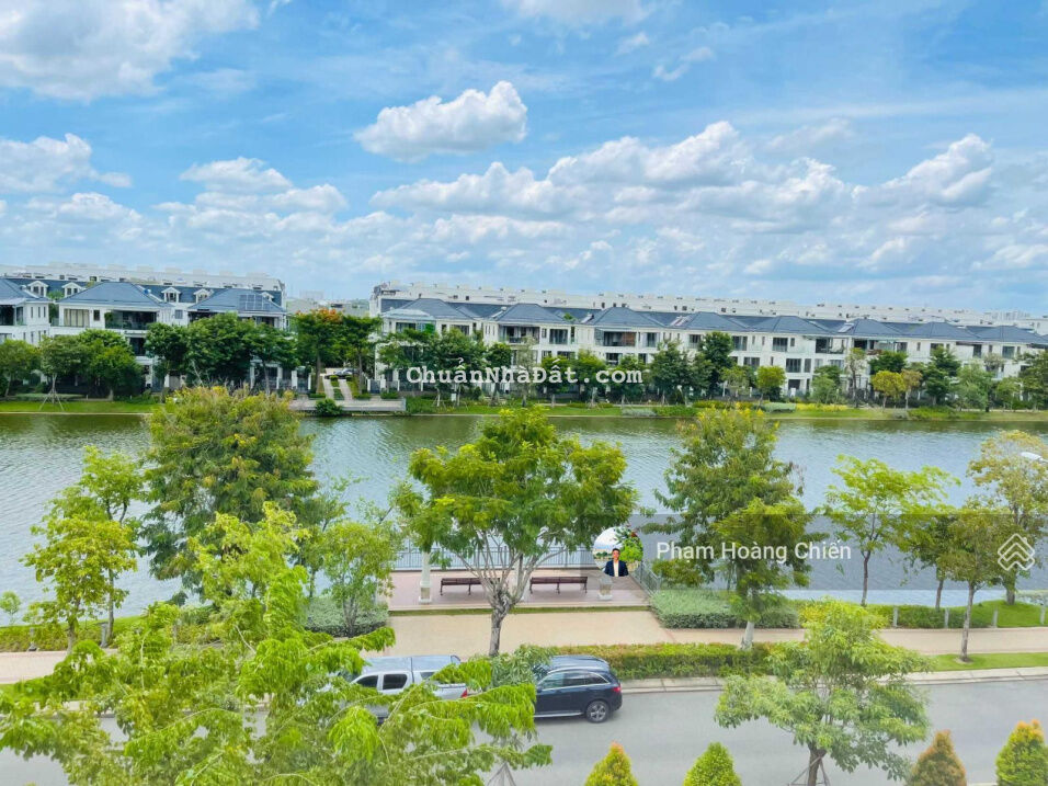 Bán gấp nhà phố Lakeview City, Q.2 5x20m đường 25m giá 16 tỷ HĐMB, view hồ đường 25m giá 20 tỷ HĐMB Bán gấp nhà phố Lakeview City, Q.2 5x20m đường 25m giá 16 tỷ HĐMB, view hồ đường 25m giá 20 tỷ HĐMB