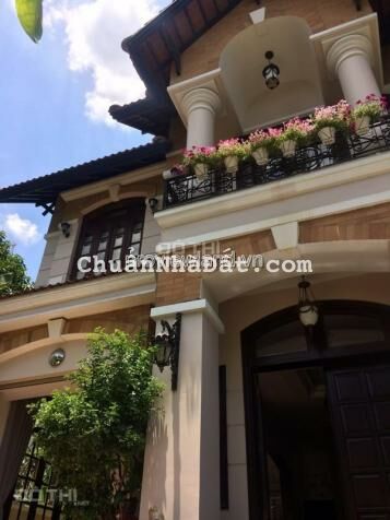 Bán biệt thự Trần Não Quận 2, góc 2 mặt tiền, 9x21m đất, 3 tầng, 4PN