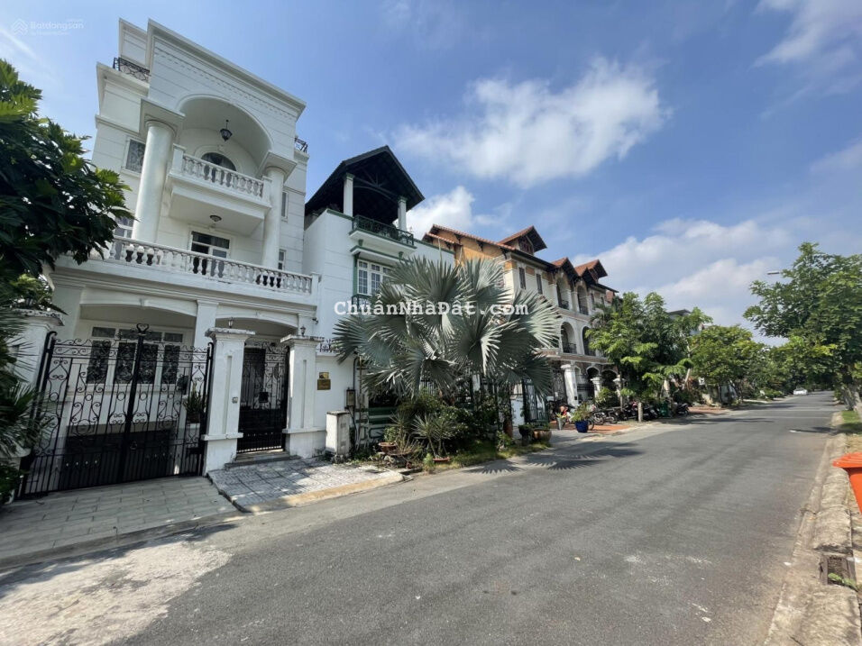 Chính chủ gửi bán căn biệt thự 121/44 Nguyễn Văn Hưởng Q2 DT 10x20.5 chỉ 45 tỷ Luyến 0909039799