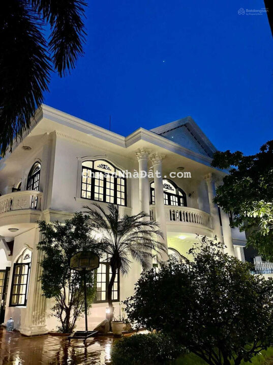 Bán nhanh biệt thự sân vườn, hồ bơi đẹp mặt tiền khu Thảo Điền - Q2, DT: 560m2(23x24) giá: 79 tỷ