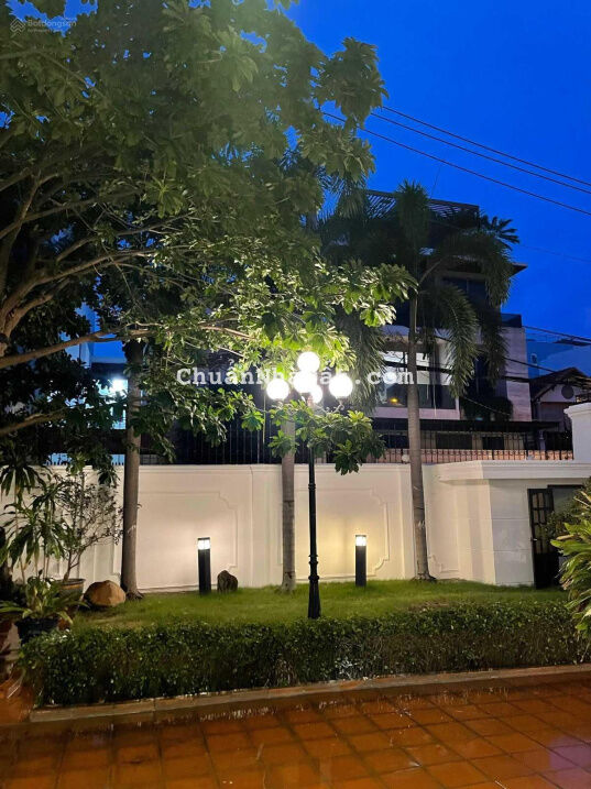 Bán nhanh biệt thự sân vườn, hồ bơi đẹp mặt tiền khu Thảo Điền - Q2, DT: 560m2(23x24) giá: 79 tỷ