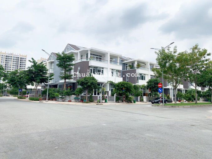 Chính chủ cần bán gấp BT kế công viên 2000m2 Jamona, DT 7.4x18m, hầm trệt 2 lầu, SHR, 20tỷ Chính chủ cần bán gấp BT kế công viên 2000m2 Jamona, DT 7.4x18m, hầm trệt 2 lầu, SHR, 20tỷ