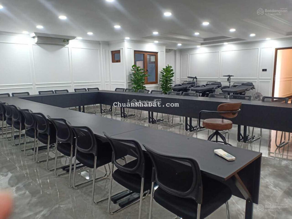 Bán biệt thự cao cấp sang trọng - DTCN 200m2 tặng full nội thất cao cấp, DTCN 190m2,MT hẻm.HTP,Q7