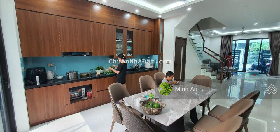 Bán gấp nhà Lk Tổng cục 5 Yên Xá 70m x 5 tầng, vỉa hè, kinh doanh, giá chỉ 10.5 tỷ.