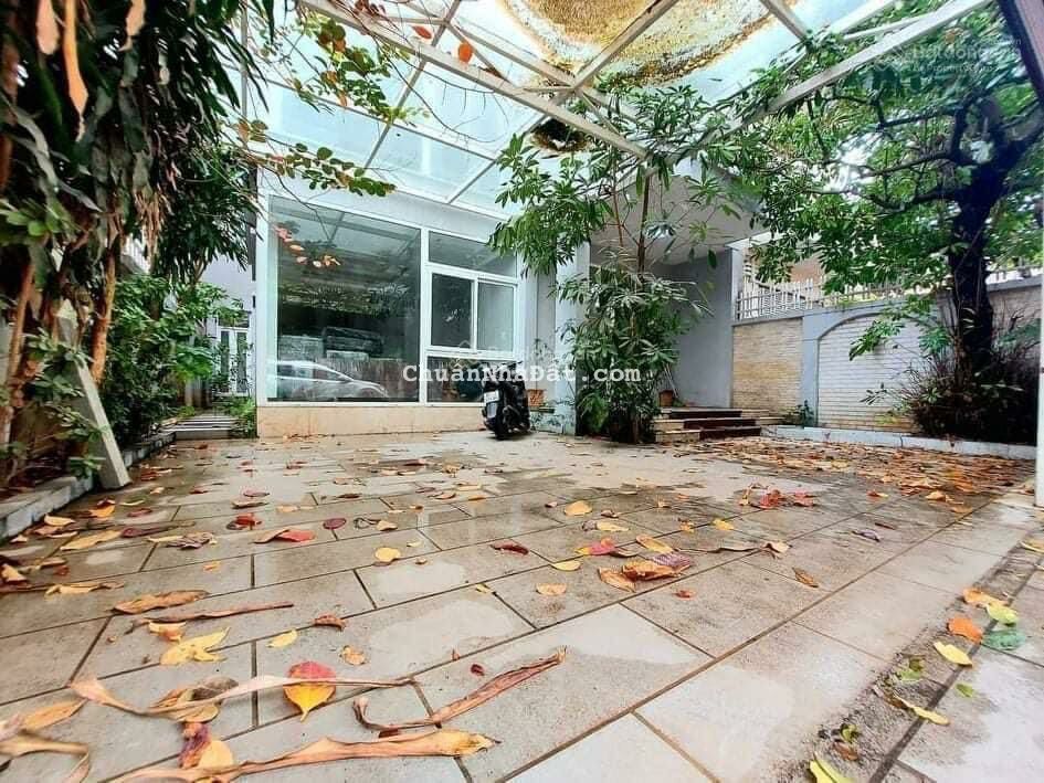 Bán biệt thự phân lô ô tô chạy vòng quanh, khu ít nhà sống yên tĩnh văn minh. 180m2, mặt tiền 9.6m Bán biệt thự phân lô ô tô chạy vòng quanh, khu ít nhà sống yên tĩnh văn minh. 180m2, mặt tiền 9.6m