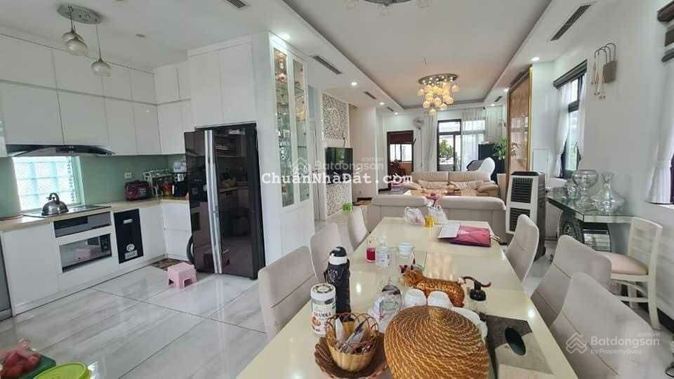 Bán biệt thự Starlake Hồ Tây - 270m2x 4 tầng - mt 10m - lô góc 3 thoáng - nội thất tiền tỷ