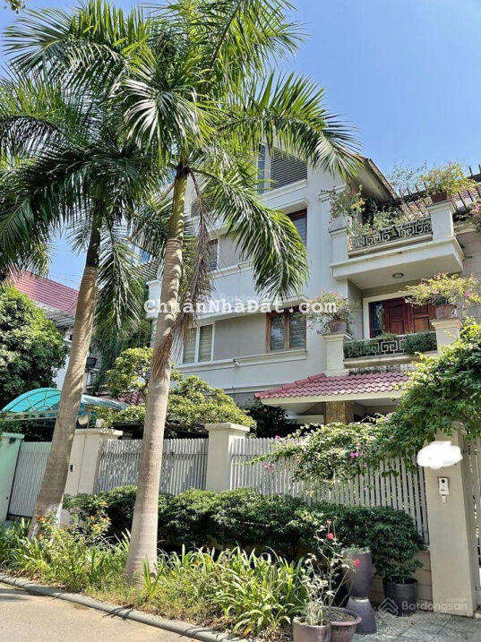 Bán nhà sân vườn Đặng Văn Ngữ, 116m2 x 5 tầng x MT 7m, gần hồ, gần công viên giá 24 tỷ