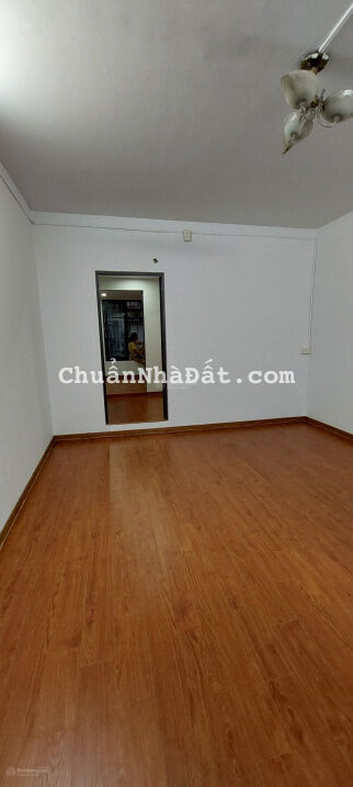 Chỉ 1.65 tỷ có ngay căn hộ tập thể 2 phòng, trung tâm quận Ba Đình, để lại toàn bộ nội thất