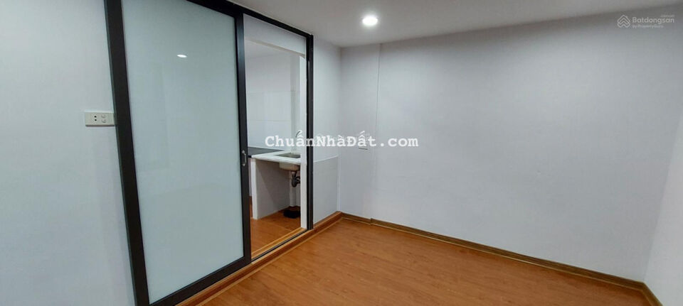 Chỉ 1.65 tỷ có ngay căn hộ tập thể 2 phòng, trung tâm quận Ba Đình, để lại toàn bộ nội thất