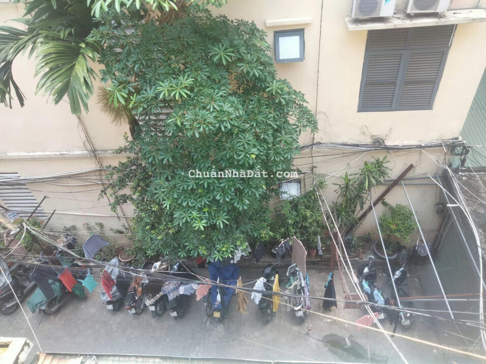 Chính chủ bán nhà TT khu Quân Đội - Phố Đặng Dung, ô tô đỗ cổng. DT 50m2, Giá: 1.8 tỷ