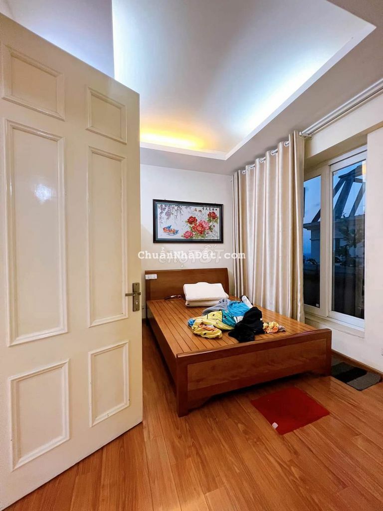 Căn Hộ Chung Cư Cao Cấp Lô Góc Toà 18 Phạm Hùng - Cầu Giấy