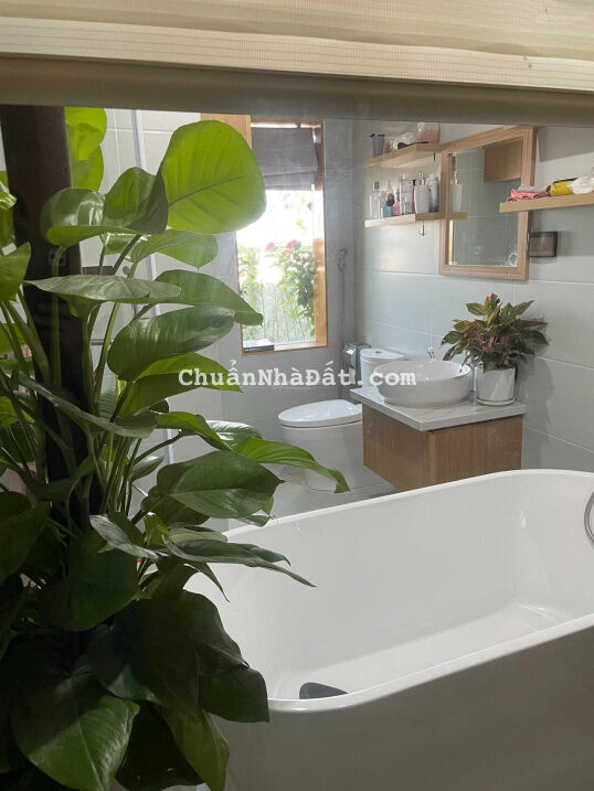 Bán căn hộ chung cư 140m2 Hoàng Quốc Việt, 3 ngủ, 3WC an ninh tuyệt đối, ở sướng chỉ nhỉnh 5 tỷ