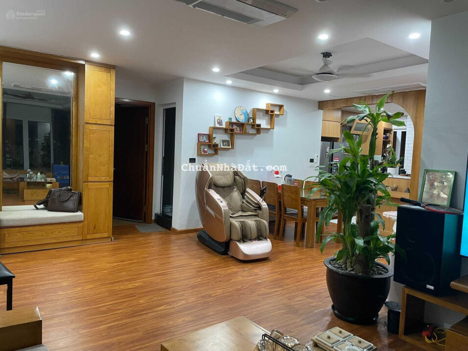 Bán căn hộ chung cư 140m2 Hoàng Quốc Việt, 3 ngủ, 3WC an ninh tuyệt đối, ở sướng chỉ nhỉnh 5 tỷ