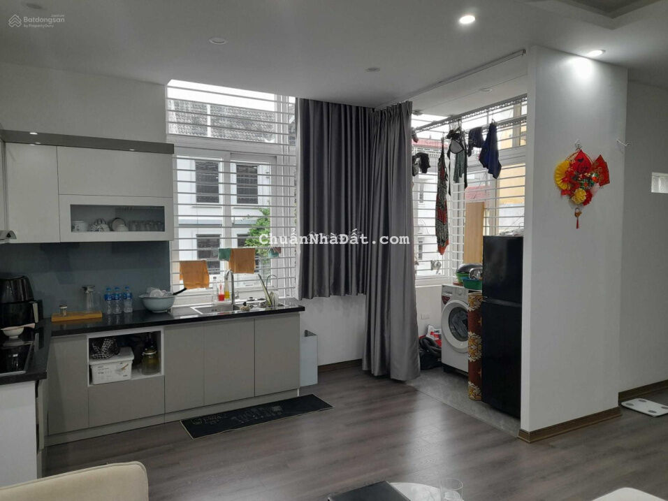 Chính chủ gửi bán căn hộ 68m2 tại Mai Dịch, Cầu Giấy thiết kế 2 ngủ, full nội thất