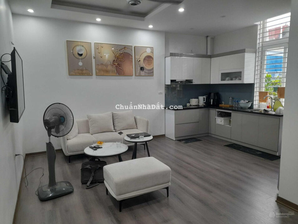 Chính chủ gửi bán căn hộ 68m2 tại Mai Dịch, Cầu Giấy thiết kế 2 ngủ, full nội thất