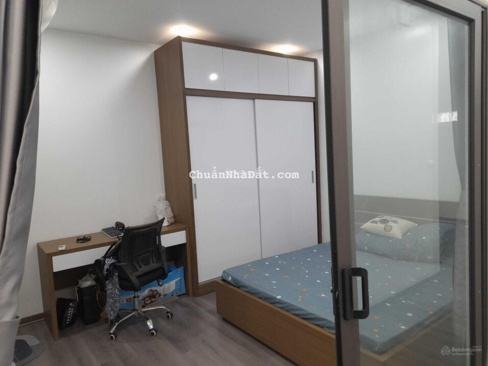 Chính chủ gửi bán căn hộ 68m2 tại Mai Dịch, Cầu Giấy thiết kế 2 ngủ, full nội thất