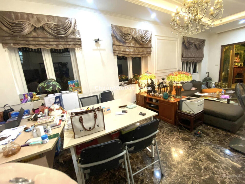 Tập thể Tràng Thi cực hiếm - 2 ngủ - sổ đỏ riêng biệt - sân để xe cực rộng nhà rất đẹp giá 3.5 tỷ Tập thể Tràng Thi cực hiếm - 2 ngủ - sổ đỏ riêng biệt - sân để xe cực rộng nhà rất đẹp giá 3.5 tỷ