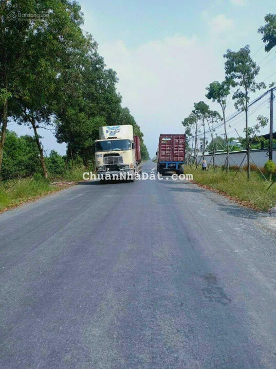 Mặt tiền nhựa đất đã sang lắp sẵn tường rào bao quanh có kho nhỏ điện nước sẵn giá rẻ nhất khu vực