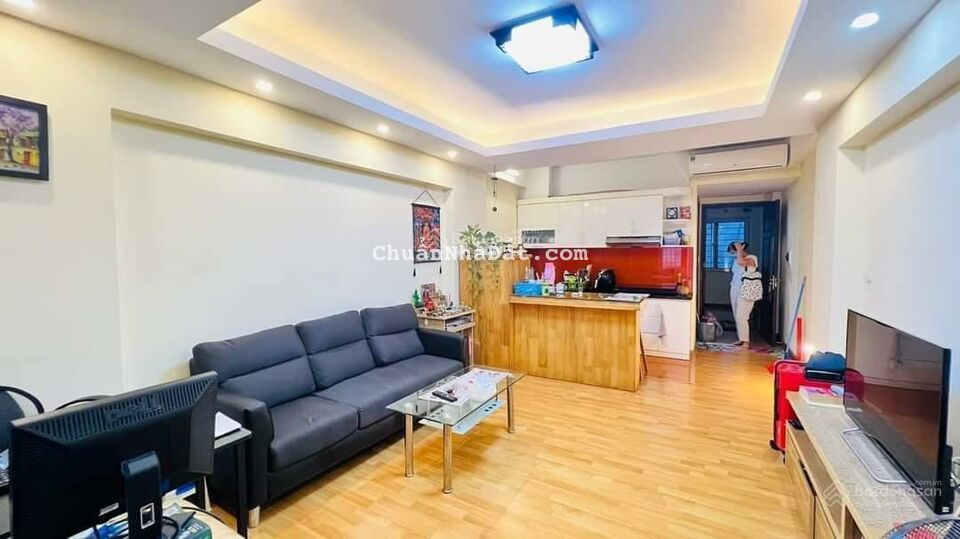 Chính chủ bán nhà MP Nguyễn Trường Tộ, Ba Đình, DT 50m2, MT 4,2m, 5 tầng, 24 tỷ