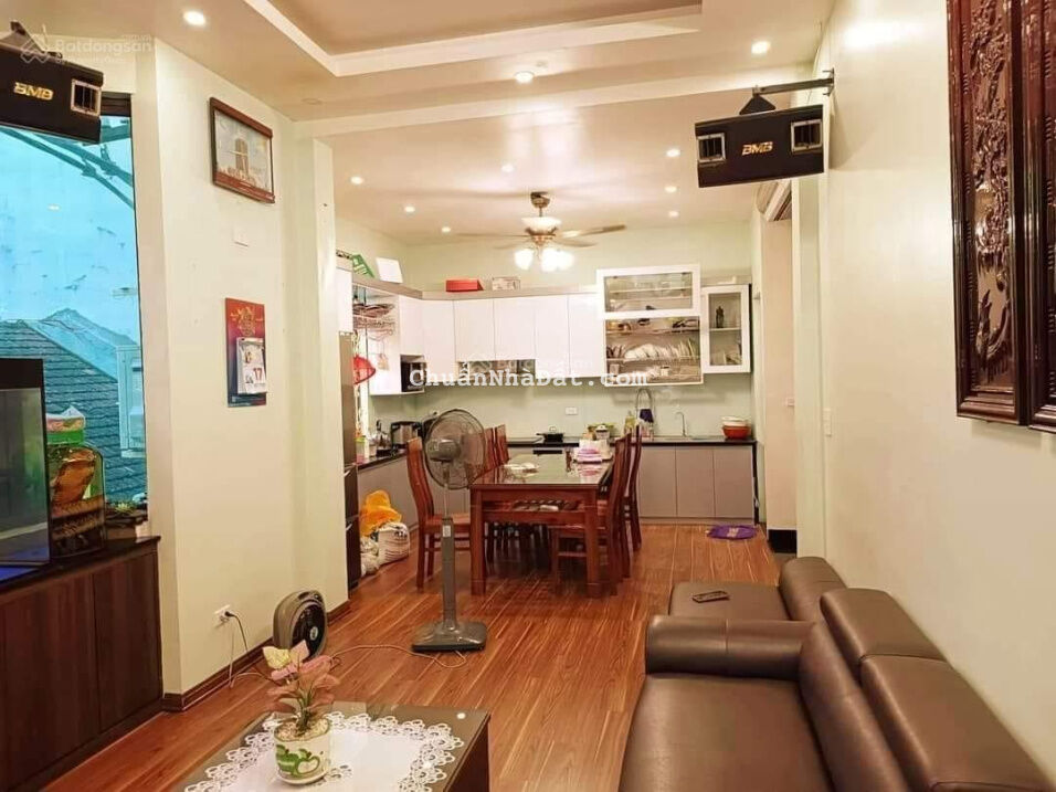 Bán nhà phố Hoàng Hoa Thám - Gara ô tô 7 chỗ dt 50m2, mt 9m x 5 tầng. Giá: 9,8 tỷ, Lh 0937866060