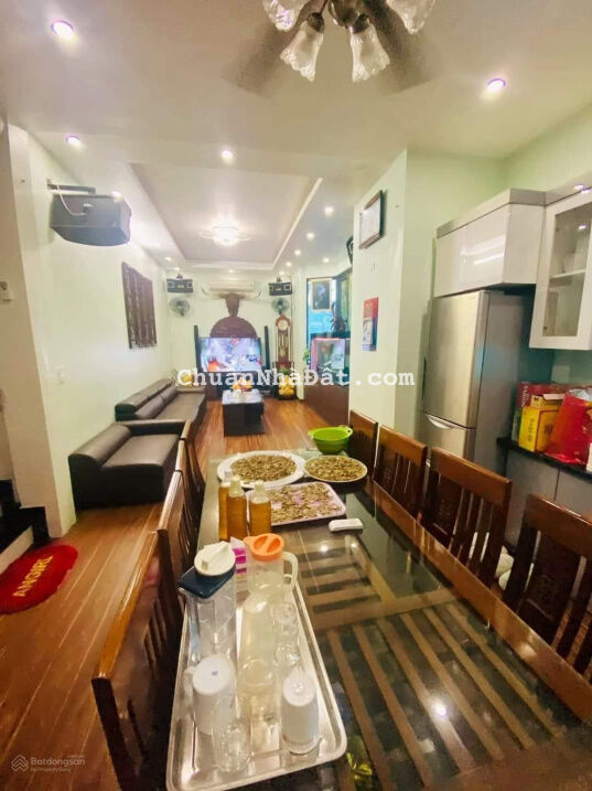 Bán nhà phố Hoàng Hoa Thám - Gara ô tô 7 chỗ dt 50m2, mt 9m x 5 tầng. Giá: 9,8 tỷ, Lh 0937866060