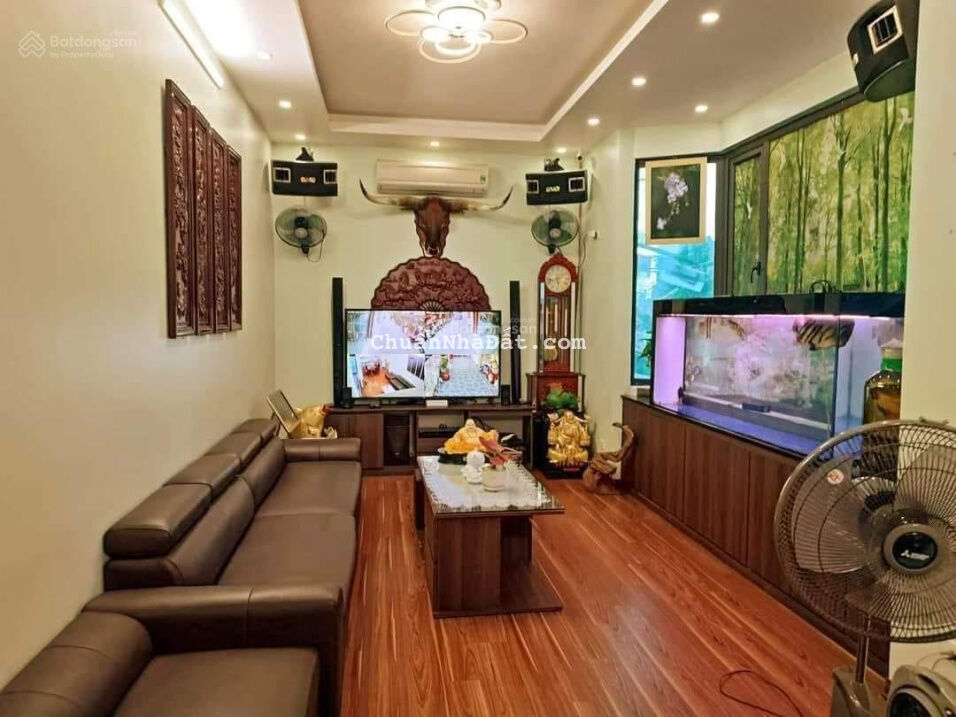 Bán nhà phố Hoàng Hoa Thám - Gara ô tô 7 chỗ dt 50m2, mt 9m x 5 tầng. Giá: 9,8 tỷ, Lh 0937866060