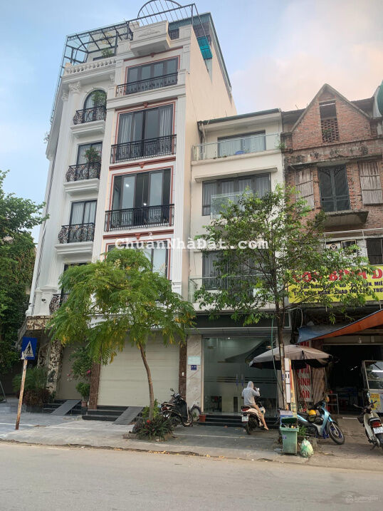 Mặt phố Phó Đức Chính hiếm nhà bán - Lô góc vị trí đẹp - DT: 90m2 5 tầng - MT: 4.8m - Giá: 36.9 tỷ