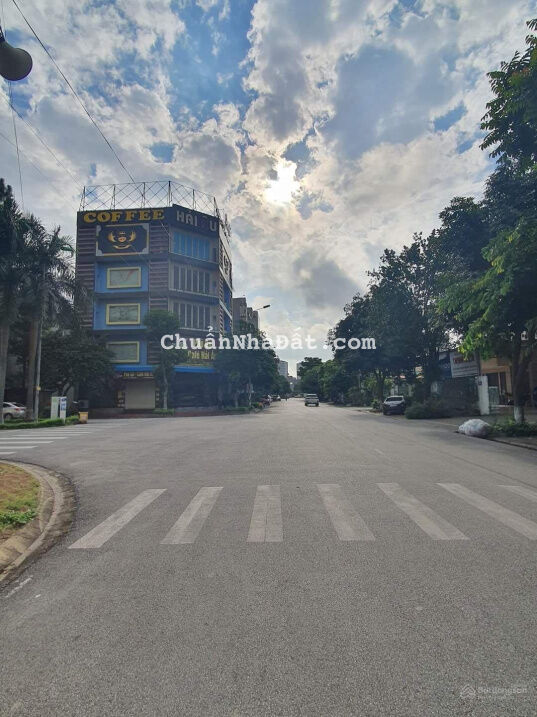 Cần bán căn góc 5 tầng 190m2 đường Tạ Quang Bửu, Yna, Kinh Bắc, TP BN. Giá chỉ 2x tỷ