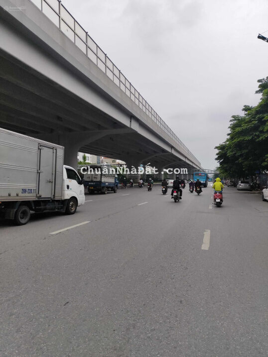 Bán nhà đất tặng nhà mặt phố Phạm Văn Đồng, 30,7m2, 5,7 tỷ