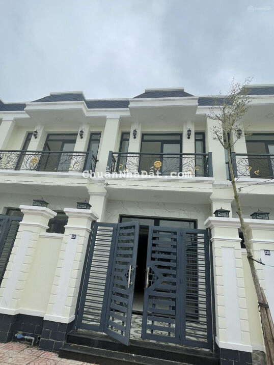 Khu nhà phố mới xây dựng ngay TT Bến Lức - Long An giá từ 670 triệu, gần đường Nguyễn Văn Tuôi