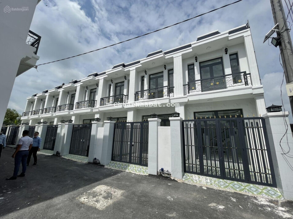 Khu nhà phố mới xây dựng ngay TT Bến Lức - Long An giá từ 670 triệu, gần đường Nguyễn Văn Tuôi