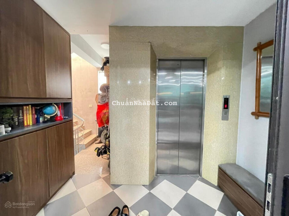 Bán nhà mặt Trung Kính view chung cư 102.5m2 - Mặt tiền khủng 6m, vị trí kinh doanh chỉ 25.8 tỷ