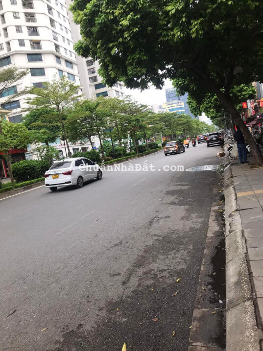 Bán nhà mặt Trung Kính view chung cư 102.5m2 - Mặt tiền khủng 6m, vị trí kinh doanh chỉ 25.8 tỷ