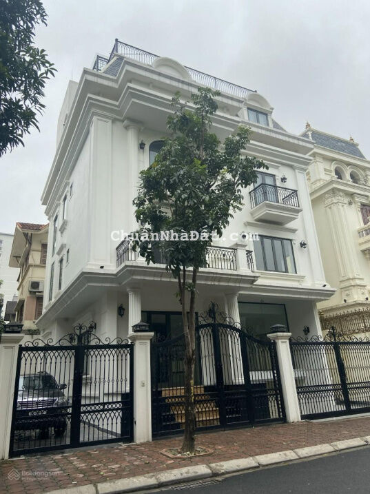 Chính chủ bán biệt thự mặt phố Thọ Tháp, Trần Thái Tông, Dịch Vọng. 191m2 x 5 tầng có hầm