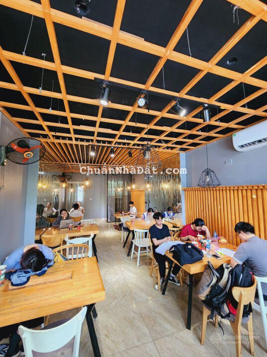Bán nhà mặt phố Trần Quốc Hoàn , 2 mặt tiền trước sau , kinh doanh, 6 tầng thang máy, 50m, 21 tỷ.
