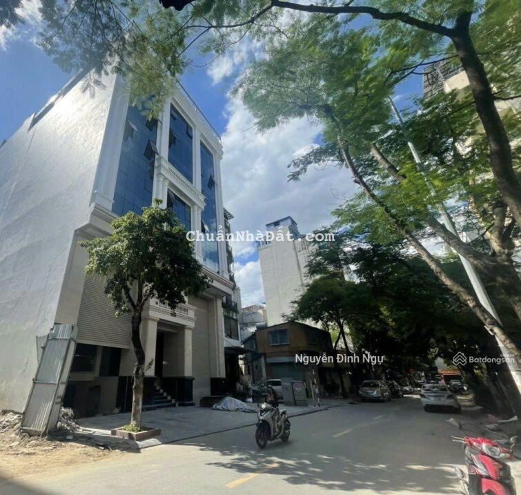 Bán tòa building mặt phố Quận Cầu Giấy 550m2x11T. 2 hầm xịn xò. Giá cực tốt