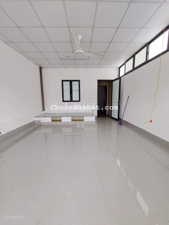 Chủ nhà có việc cần bán gấp, giảm sốc 7.1 tỷ. Giá chào mới 17.9 tỷ. Nhà phố Hồ Tùng Mậu 67m2