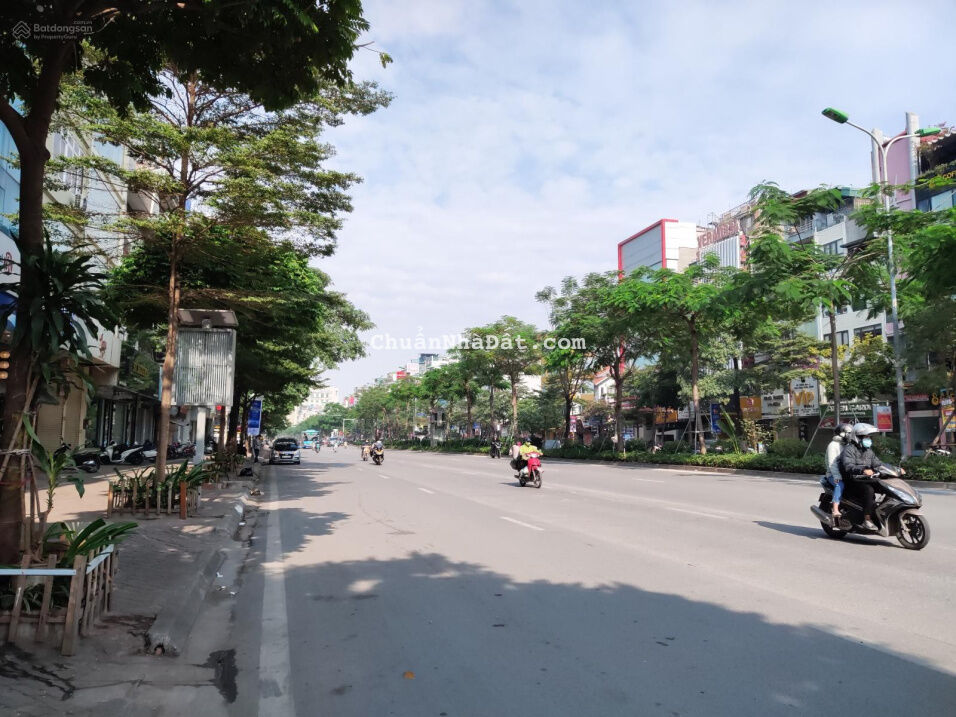 Bán nhà mặt phố khu Trần Thái Tông hơn 20 tỷ, 70m2 mặt tiền 5m xây 4 tầng phố kinh doanh tốt