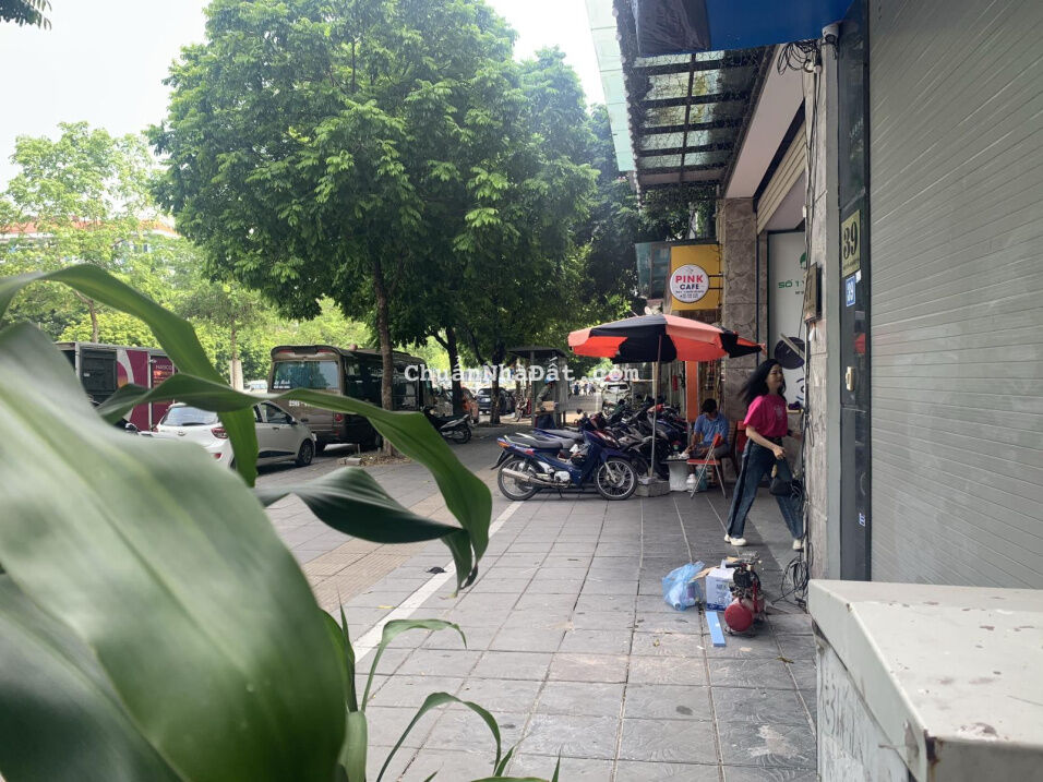 Bán mặt phố Trần Duy Hưng. Vỉa hè 5m, diện tích 72m2, mặt tiền 6m.