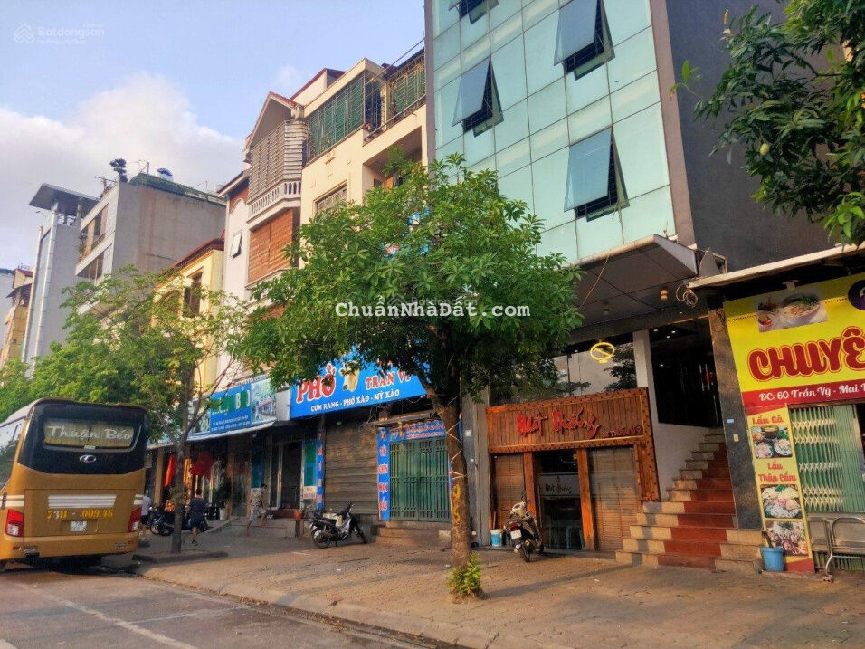 Chính chủ cần bán gấp nhà mặt Phố Trần Vỹ 79m2 mặt tiền 7,6m, vỉa hè rộng view thoáng giá 18.9 tỷ Chính chủ cần bán gấp nhà mặt Phố Trần Vỹ 79m2 mặt tiền 7,6m, vỉa hè rộng view thoáng giá 18.9 tỷ