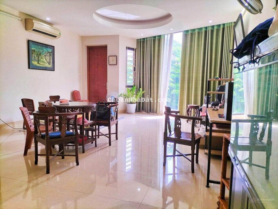 Bán nhà mặt phố Võ Chí Công. Giá rẻ, dòng tiền 35tr/ tháng, vỉa hè 9m, diện tích 79m2, mặt tiền 7m