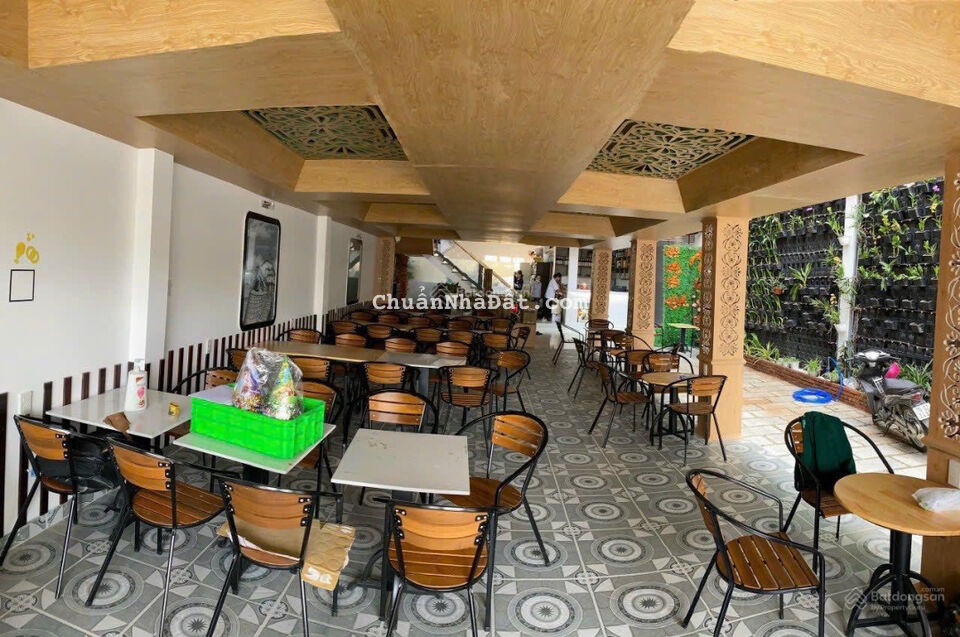 Bán nhà có sẵn mô hình cafe, ngay trung tâm huyện Diên Khánh, mặt tiền Lý Tự Trọng (giá sập sàn)