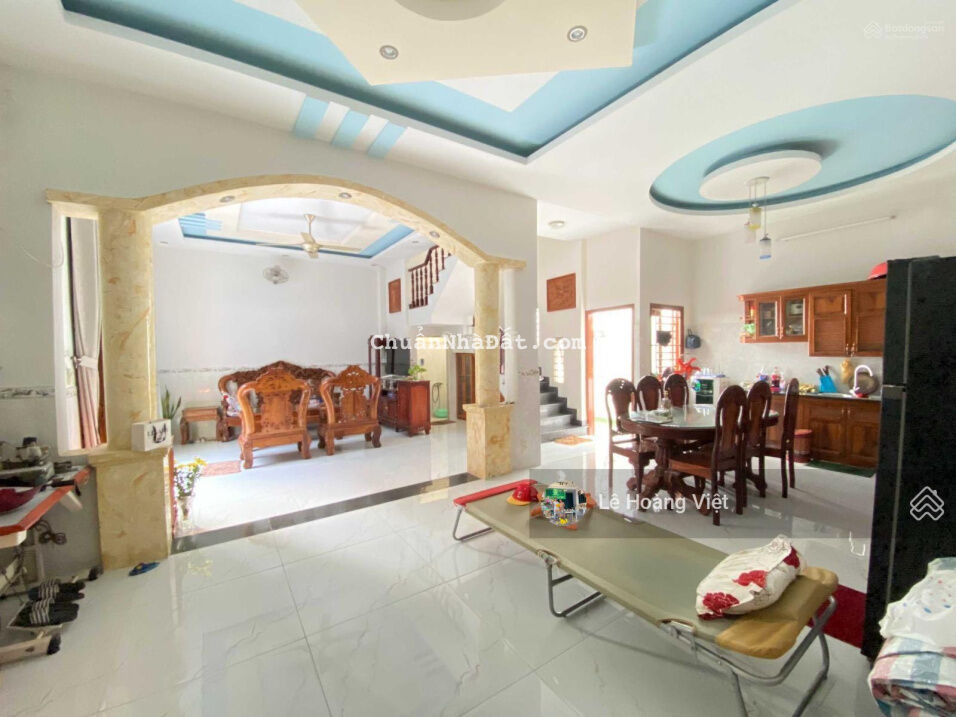 Nhà 3 lầu mới cứng - DIỆN TÍCH 8x10 - xe hơi vào nhà