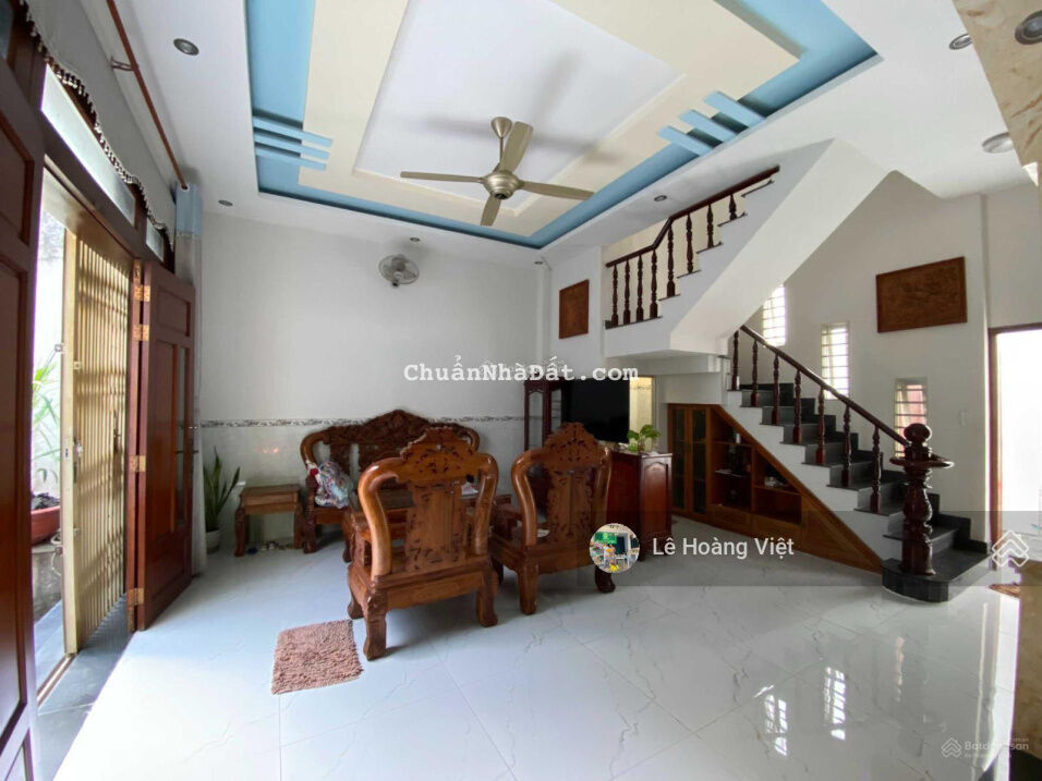 Nhà 3 lầu mới cứng - DIỆN TÍCH 8x10 - xe hơi vào nhà