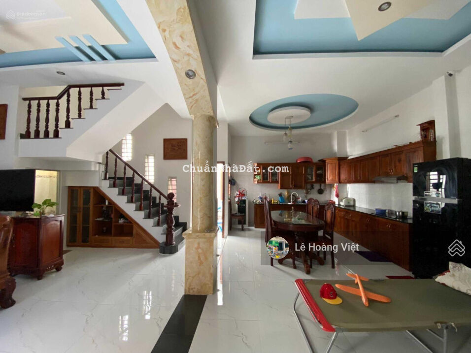 Nhà 3 lầu mới cứng - DIỆN TÍCH 8x10 - xe hơi vào nhà