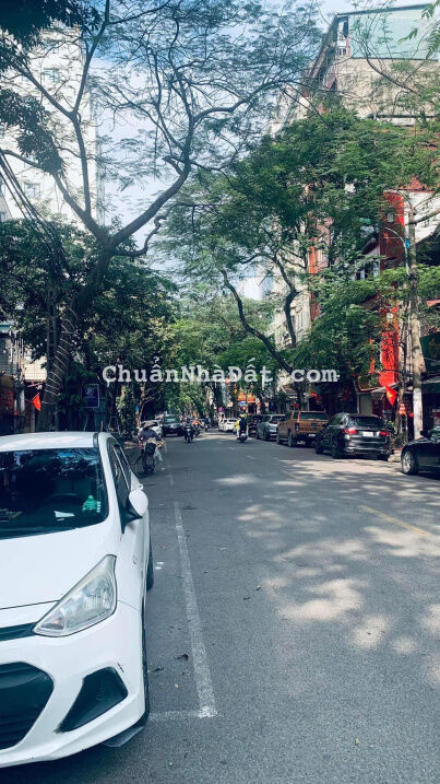 Bán nhà mặt phố quận Hai Bà Trưng, Hà Nội 120m2, MT 8m, giá 31 tỷ. Duy nhất đầu tư