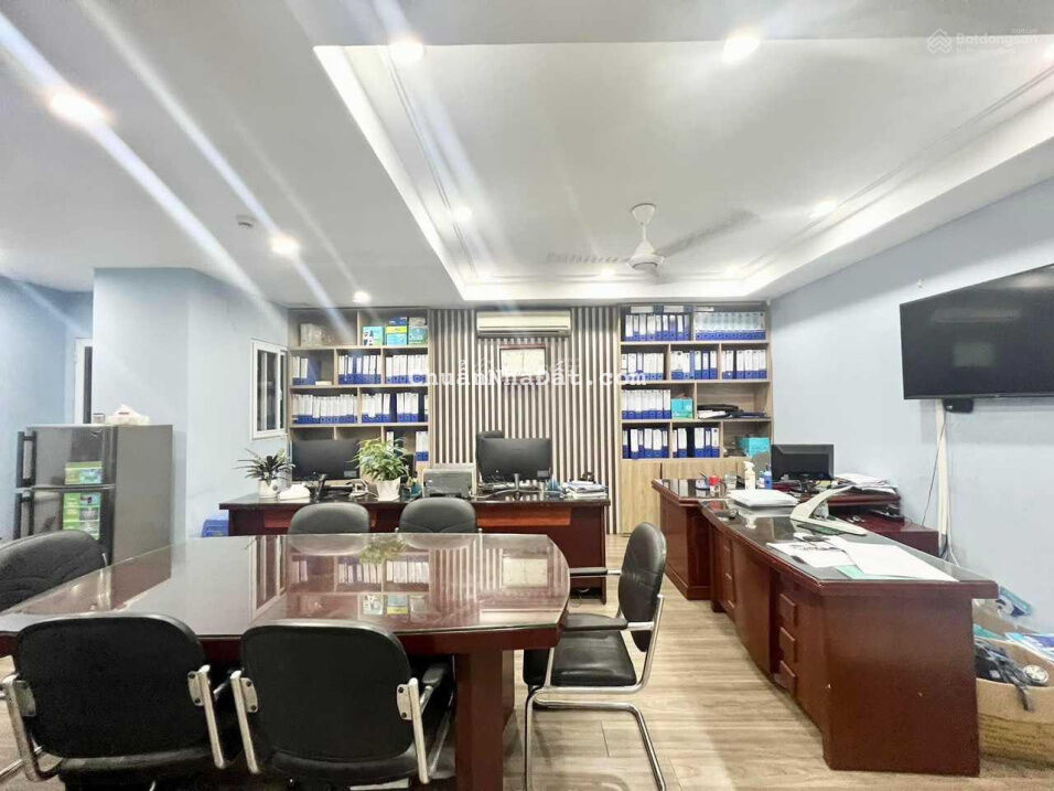 Bán nhà mặt phố Đại La, vỉa hè rộng, kinh doanh đỉnh, DT 122m2, giá 26.8 tỷ