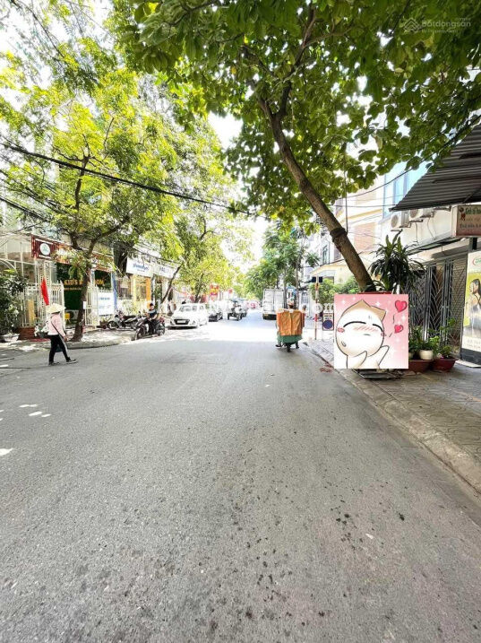 Bán nhà mặt phố phố Lạc Trung, DT 68m2, 5 tầng, giá 13.5 tỷ